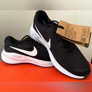 Nike women’s revolution 7